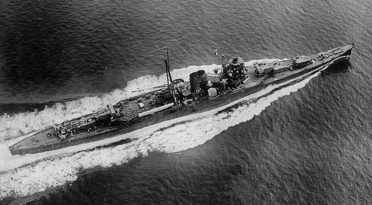 1935年海上試航期間「鈴谷號」的俯視圖