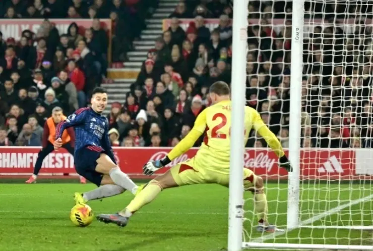 馬天利尼近門射失未能助阿仙奴取勝