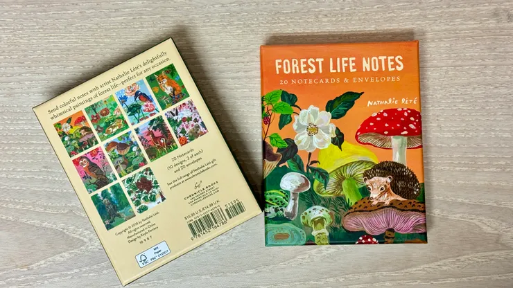 盒子背後有萬用卡十款設計的縮圖