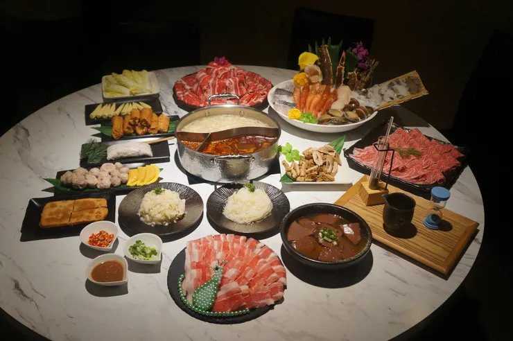 【騰爐酸菜白肉鍋x麻辣鍋】在內科深耕長達十年,以賓至如歸的服務與口味擄獲上班族與饕客挑剔的胃。(圖/記者陳昱成拍攝)