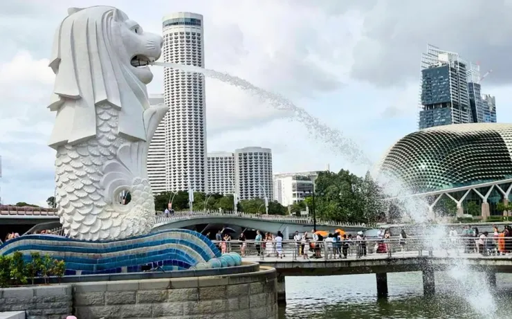 著名的新加坡景點魚尾獅雕像