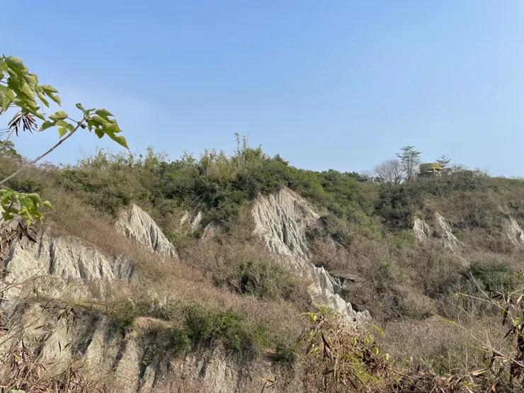 雖然沒有月世界的壯觀，但這種很像恐龍山的岩石還蠻美的（好的，我不知道這個叫什麼～）