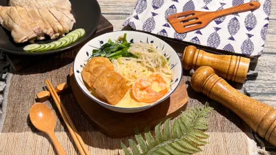 蝦仁咖哩叻沙（油麵+米粉）