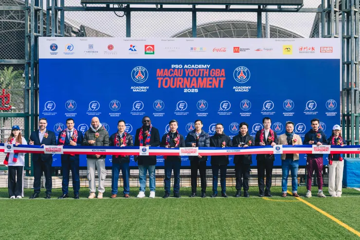 主禮嘉賓進行剪綵儀式