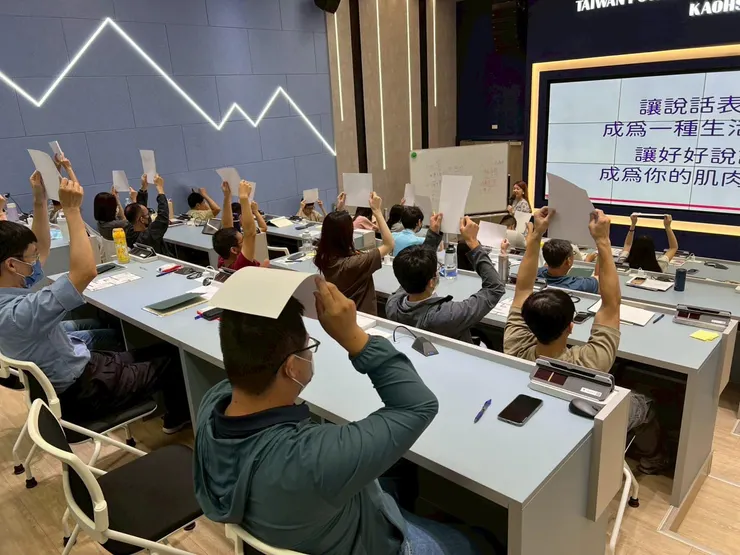 林依柔除了小朋友，也接受企業教育訓練的邀請。（圖片來源：聲音表達講師林依柔粉絲團）