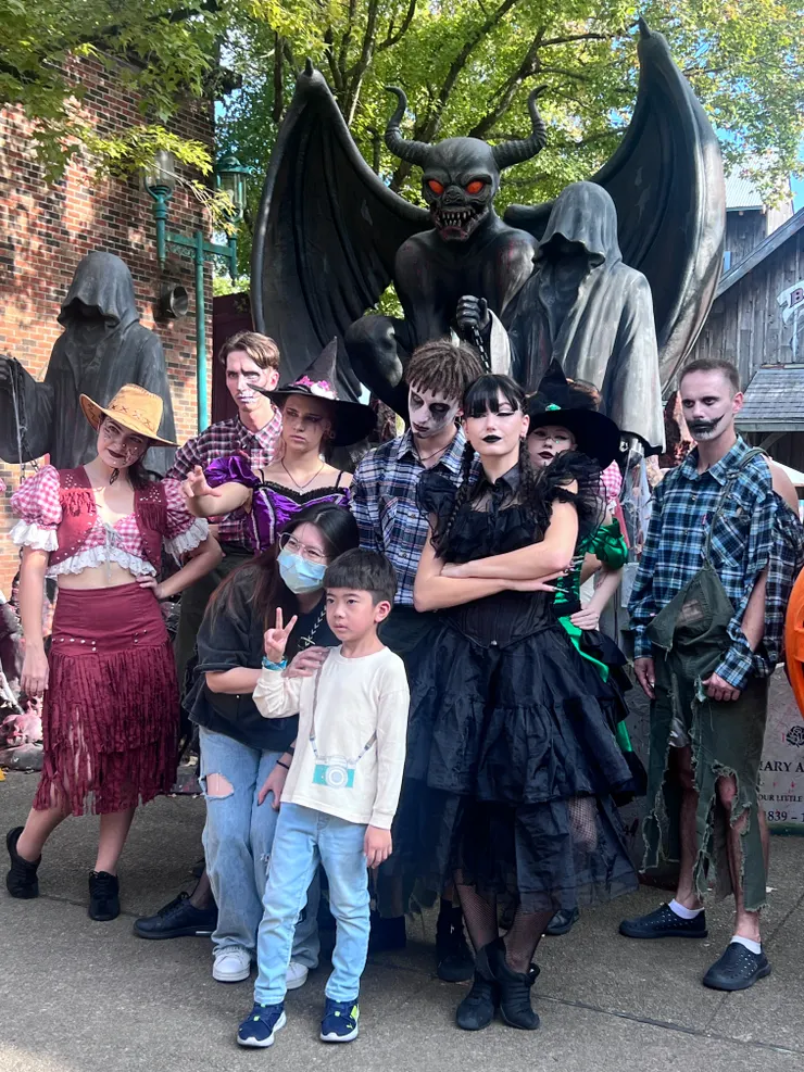 黑暗氣質的的星期三女孩與團員們