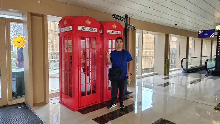 這是澳門倫敦人的英國電話亭!四季酒店往左邊走!