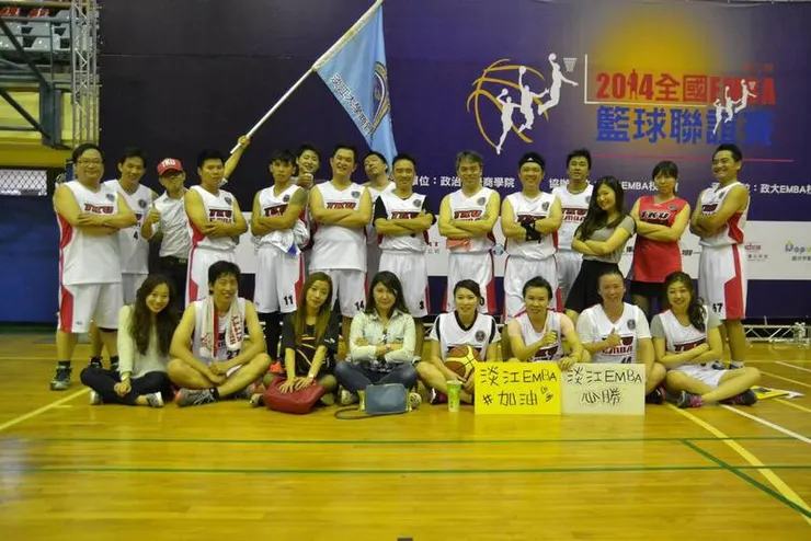 WE ARE A TEAM