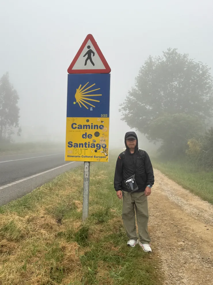 第四天從arzua到終點compostela要走42公里，從半夜走到下午4點，從半夜10度走到白天27度，裝備不能馬乎！