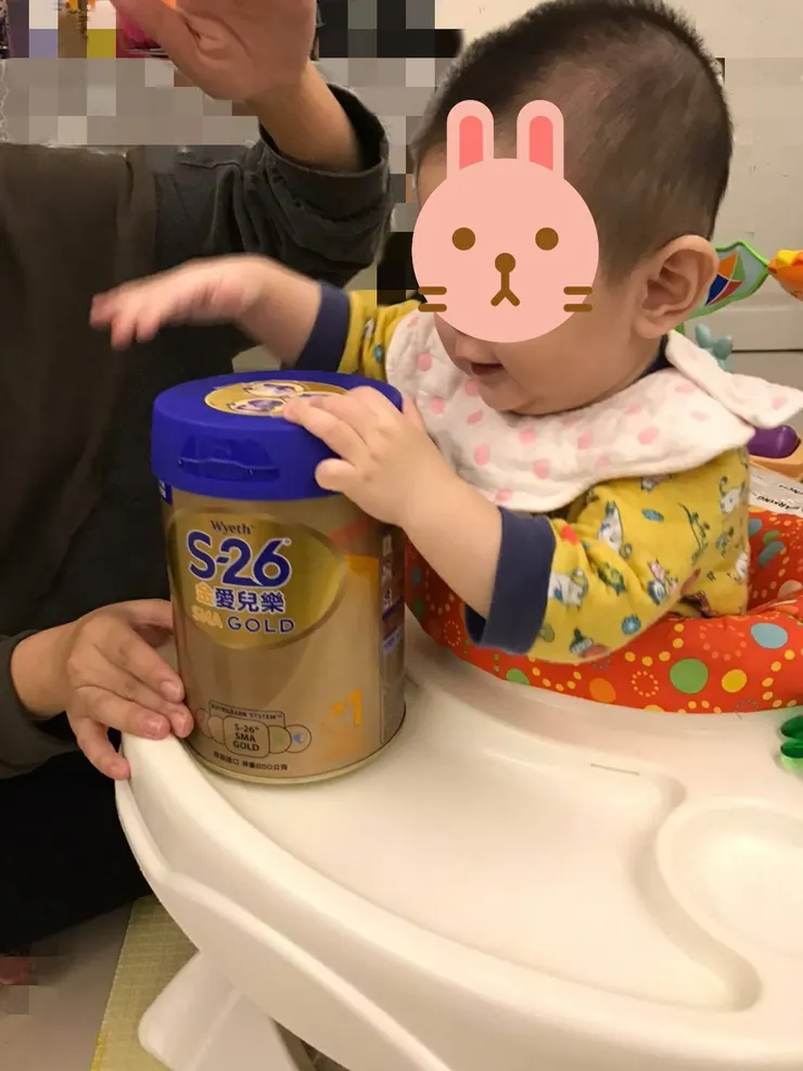 ▲先爆個雷，我們給麵麵喝了幾家奶粉後，發現她最喜歡的是 S26 金愛兒樂，下面來分享我們的評比過程與心得。（註：每個寶寶偏好的口味不同，還是要喝過才知道適不適合自己的寶貝喔！）