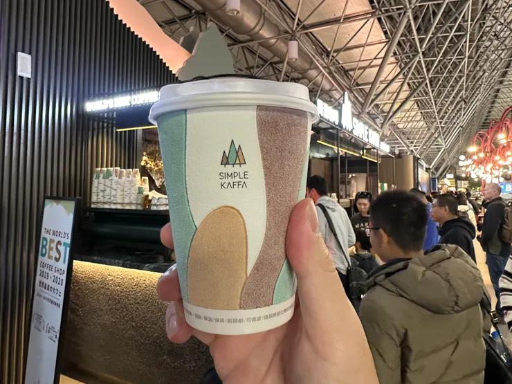 它家杯子滿好看，觸碰的質感也很好，但就是...超小杯