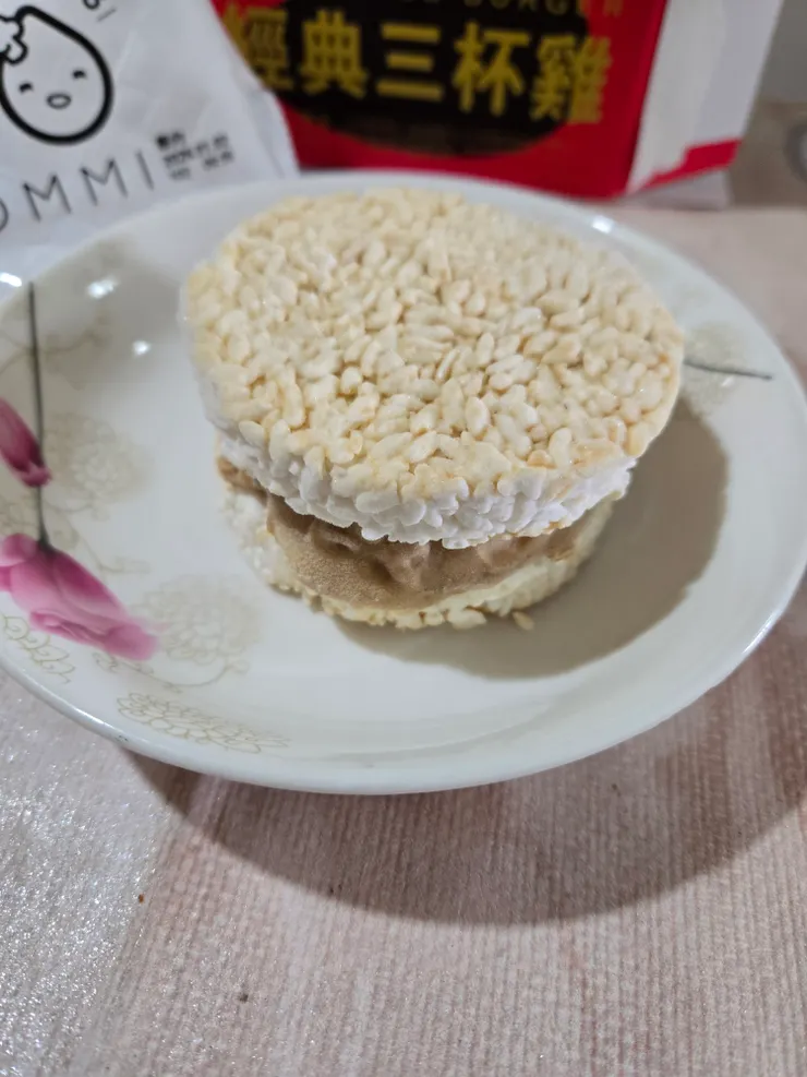 拿出來就是這樣一個，我想說這樣微波，其實…在袋裡會比較好