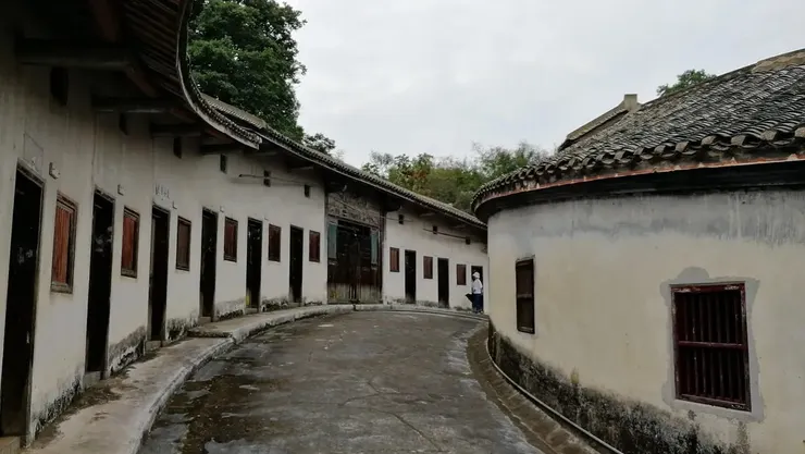 德馨堂「龍廳」，圖中間最大一間屋（筆者自攝）