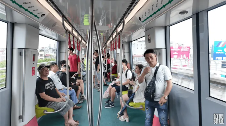 河內捷運3號線的車廂內部