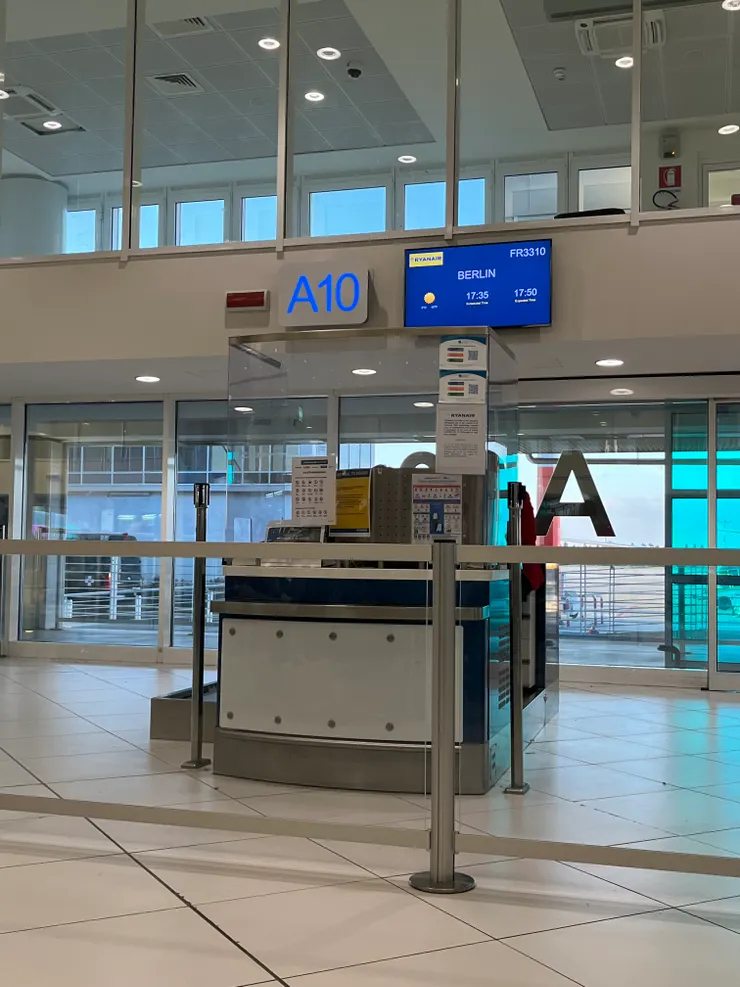 巴里機場BRI A10登機門