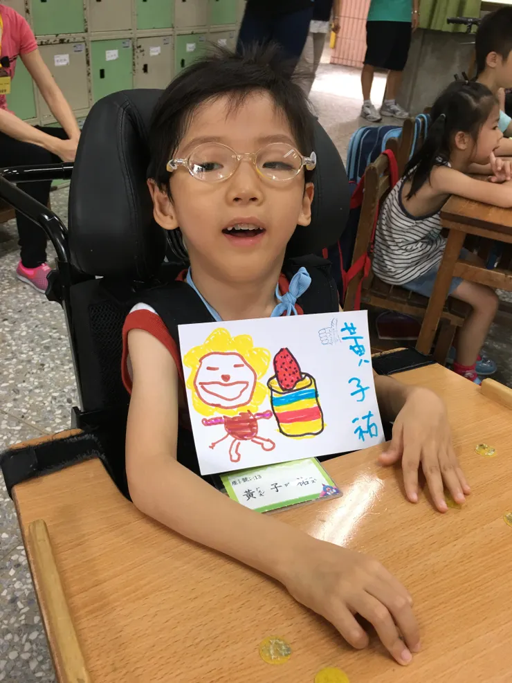 夏天教室比較悶熱以外，其他都還適應良好。