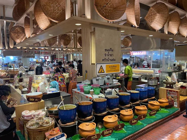 賣很多當地小吃