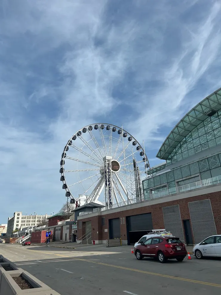 搭摩天輪$21，可以搭三次