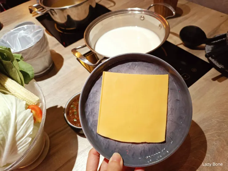 肉吞俱樂部甘醇牛奶鍋