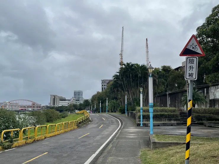 預告前面有小坡