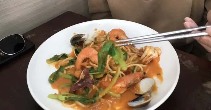 南瓜海鮮義大利麵，海鮮很多