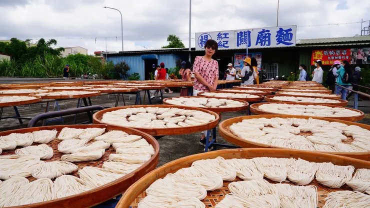 陽光曬而成的麵條硬是比機器烘乾的味道更勝一籌