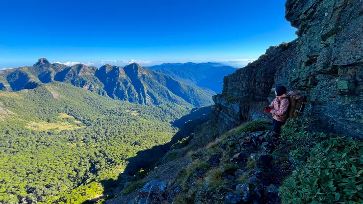 品田山第二個斷崖平台，近距離欣賞大小霸～