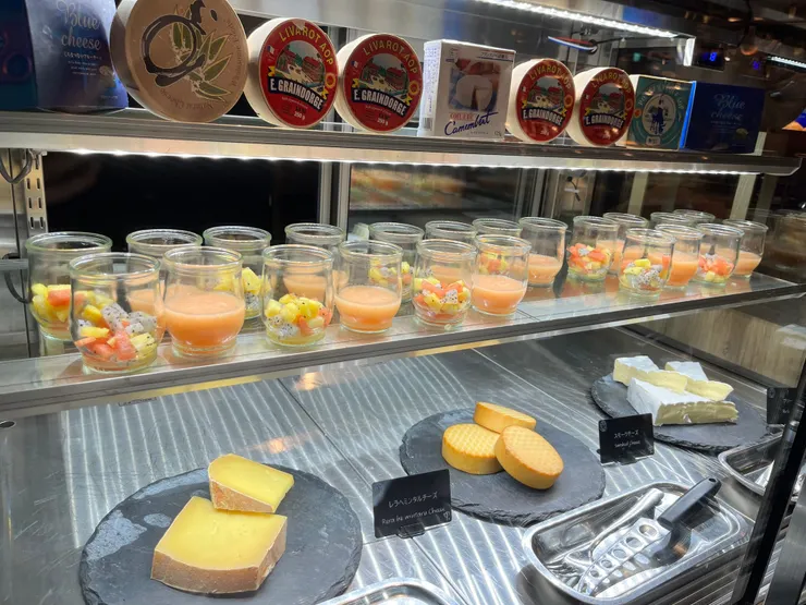 我超喜歡的果汁和綜合水果杯+起司櫃