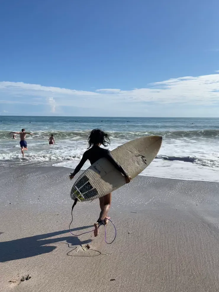 2023 年夏天在 Santa Teresa 曬很黑的我