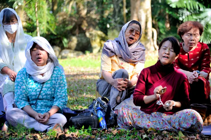 【寧願偶來活動側記無意一門深入 卻在眾人忘我唱誦中窺見至尊主】