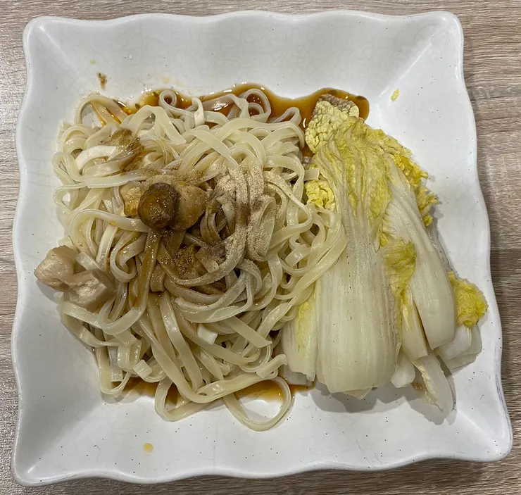 全家食食購賣的雙月愛恨椒芝麵超級好吃，而且只要燙8秒就可以吃了，超方便！