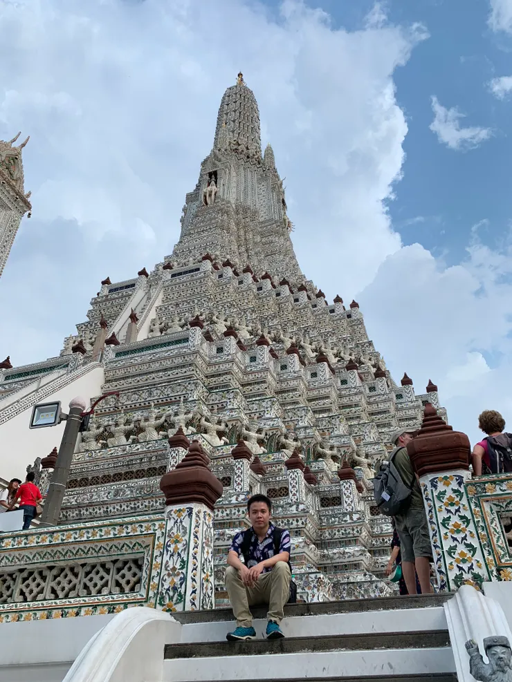 鄭王廟矗立在昭披耶河岸，也是曼谷的地標景點