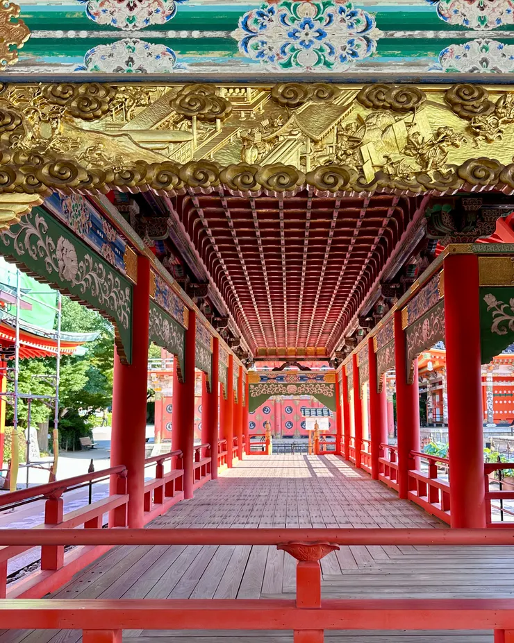 仿京都平等院的建築，真的是碧麗輝煌啊~