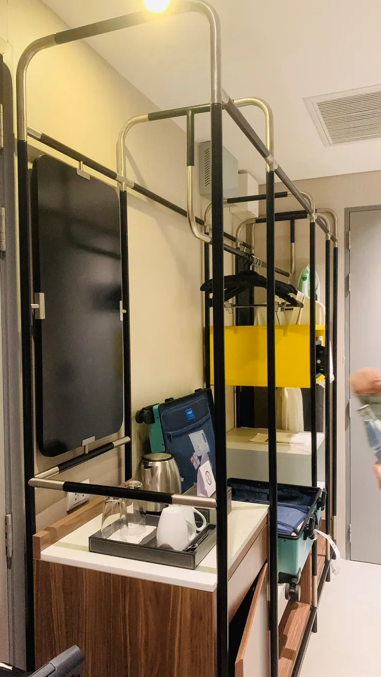 工業風讓東西多而不亂。