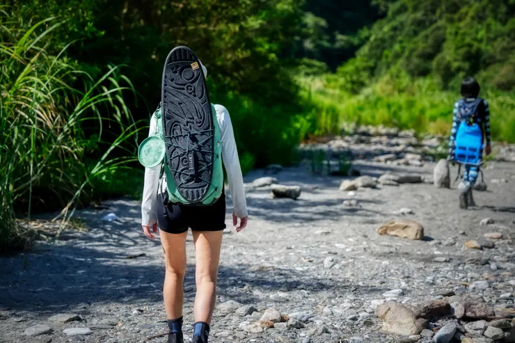 滿心期待玩水的女子~