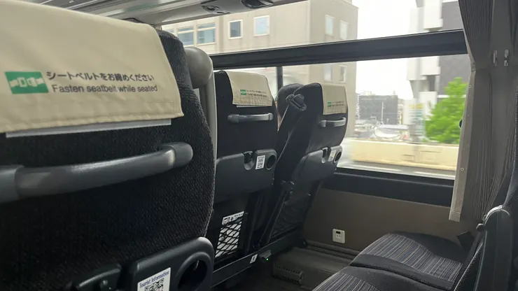 畢竟要坐約5個小時，充電還是滿重要。