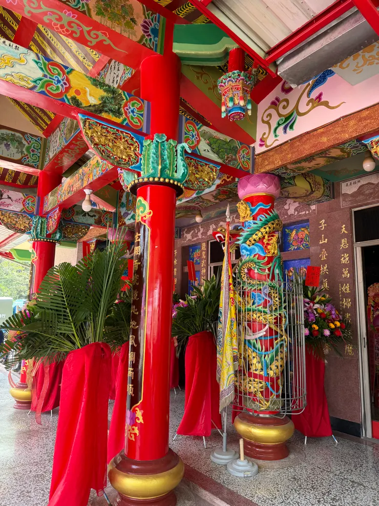 精華的龍柱及彩繪藝術