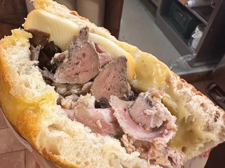 排隊的牛肚包：All'Antico Vinaio