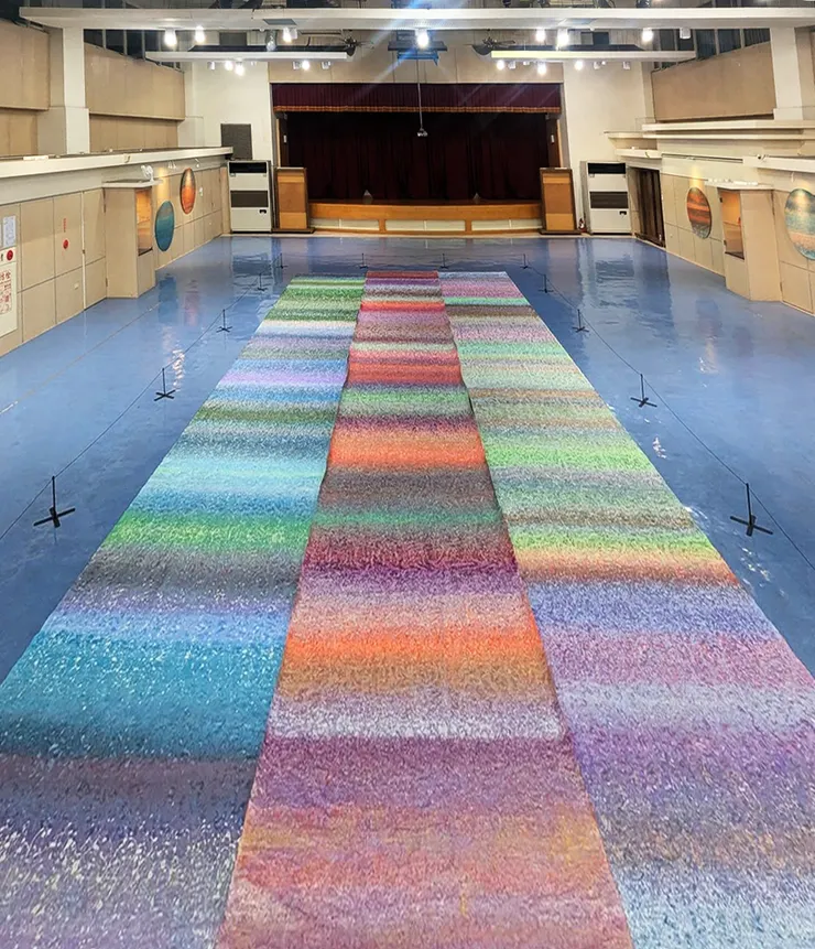 積吶虹光,〈青天白日滿地「虹」〉,2018年。