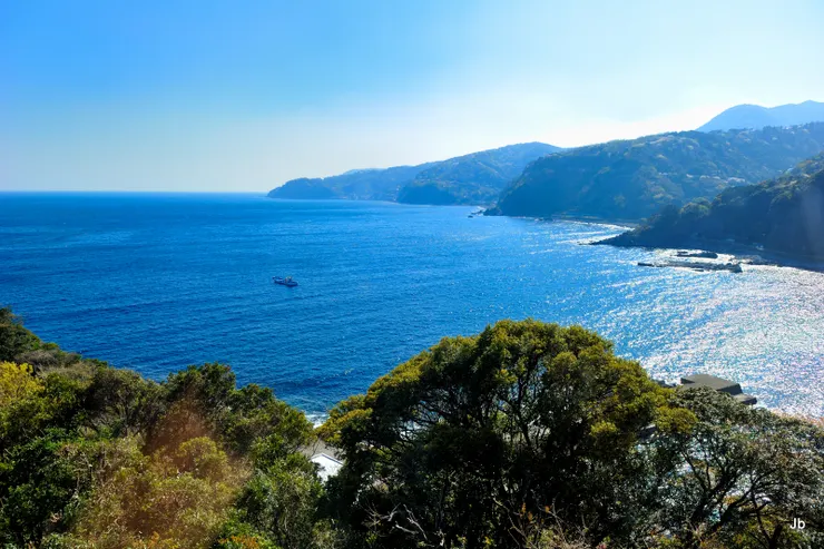 赤澤日歸溫泉休息室，窗外可見無敵海景，雖然位置稍低，總是能補湯屋無法拍攝的小遺憾。