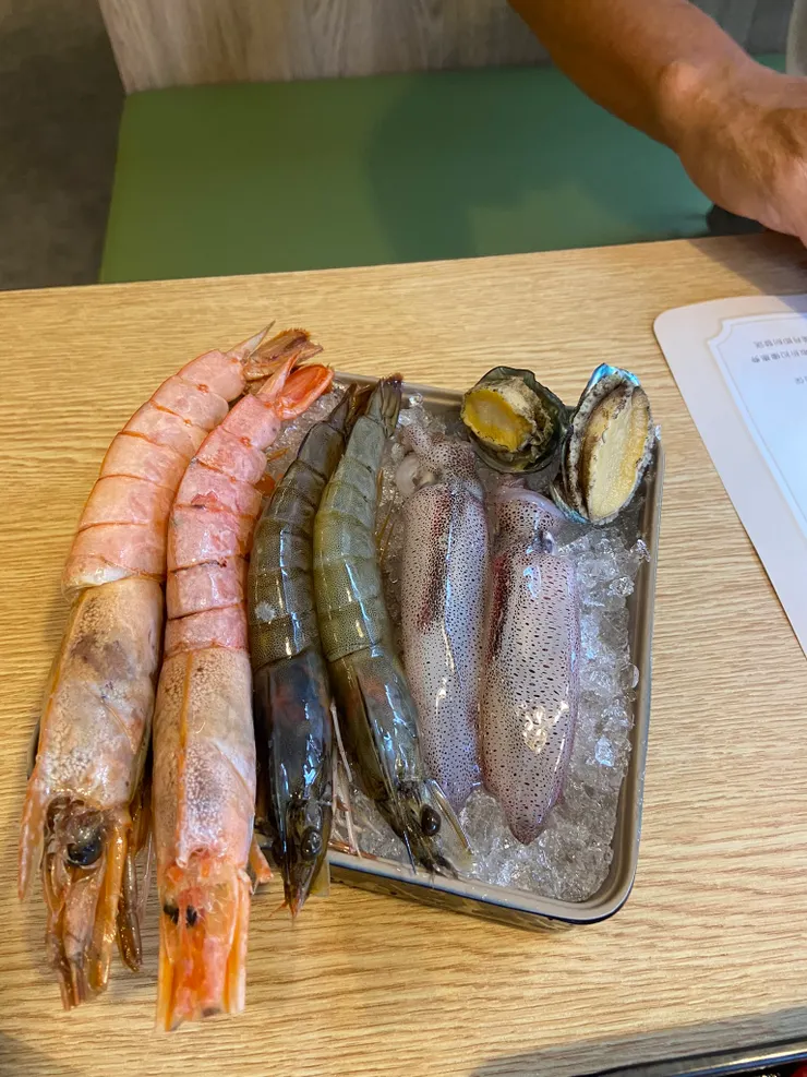 大紅使, 藍鑽蝦, 九孔和小卷