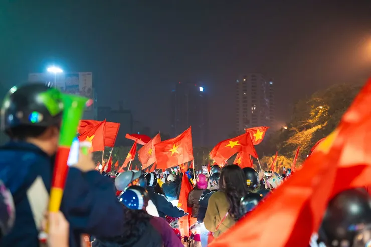 越南共產黨是越南唯一執政黨，自1975年統一以來未曾舉行多黨選舉，但1986年革新開放後大幅引入市場機制