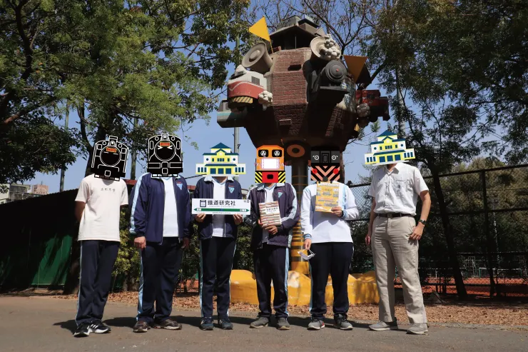 雄中鐵道社的兩屆社員合照