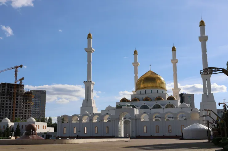 努爾阿斯塔納清真寺(Nur-Astana Mosque)