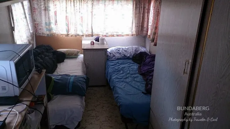 Steven 與我住的車屋(左邊是我的床位)，車屋雖然不大，但很溫馨