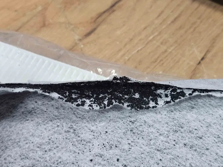 圖說：傳統工業濾網的內部濾材，往往因複合材質難以拆解，最終只能直接走向焚化爐或掩埋場。（資料來源：鉅為）