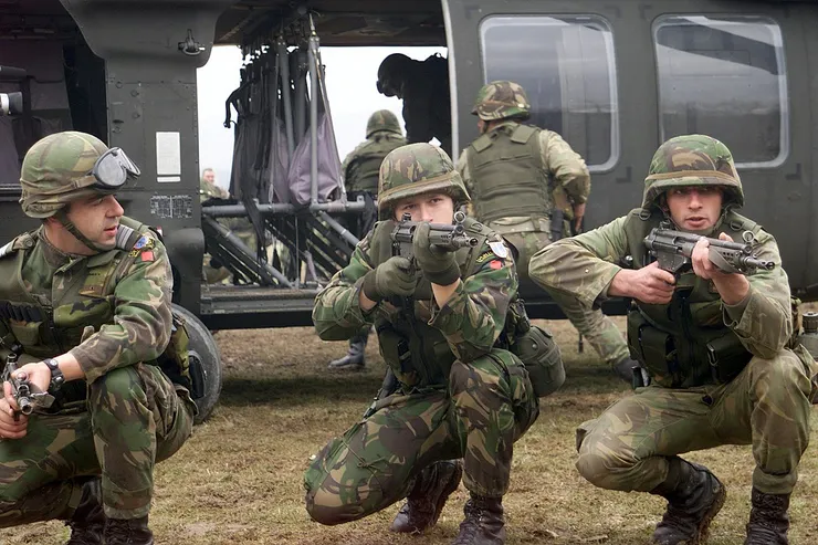 葡萄牙士兵裝備的G3