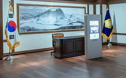 與議長合照AR機。圖片來源：國會議事堂博物館英文官方網站。