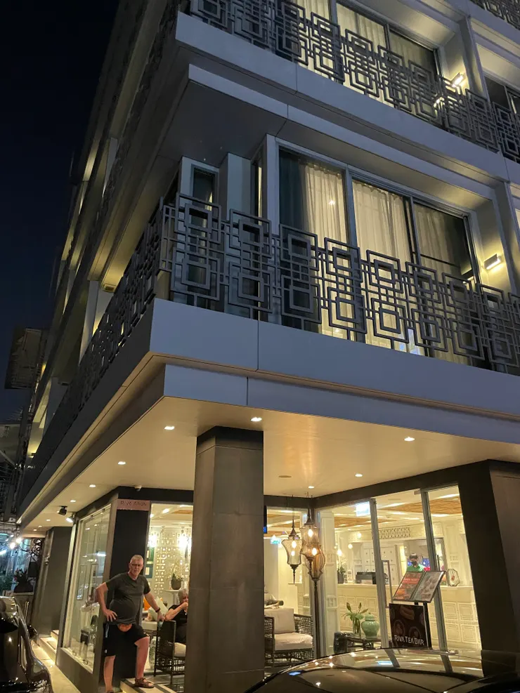 曼谷麗娃阿倫飯店外觀