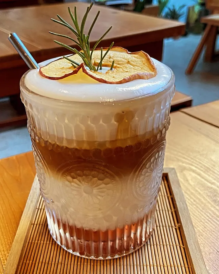 微間素生｜蘋果肉桂拿鐵